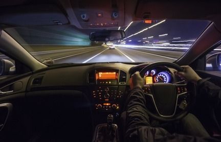 Conducir de noche es más peligroso