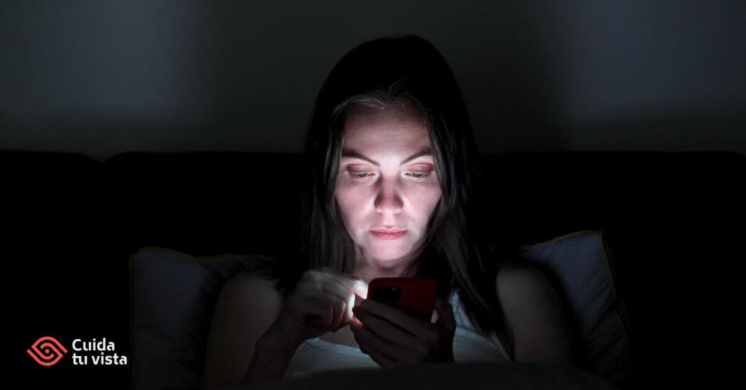 Usar el móvil por la noche es malo 