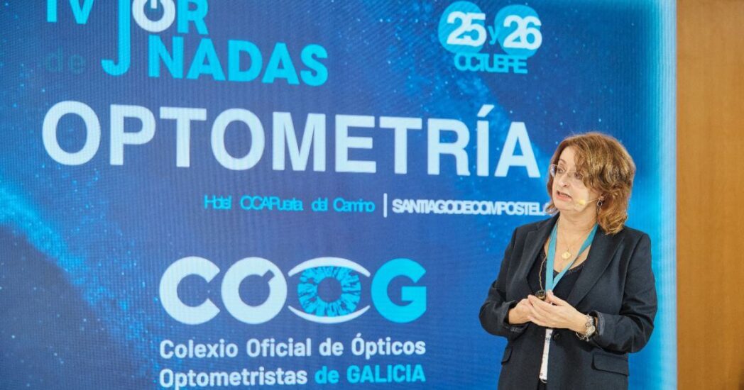 IV Jornadas de Optometría de Santiago. Ciencia, aprendizaje y buenos ratos Eva Yebra en su ponencia